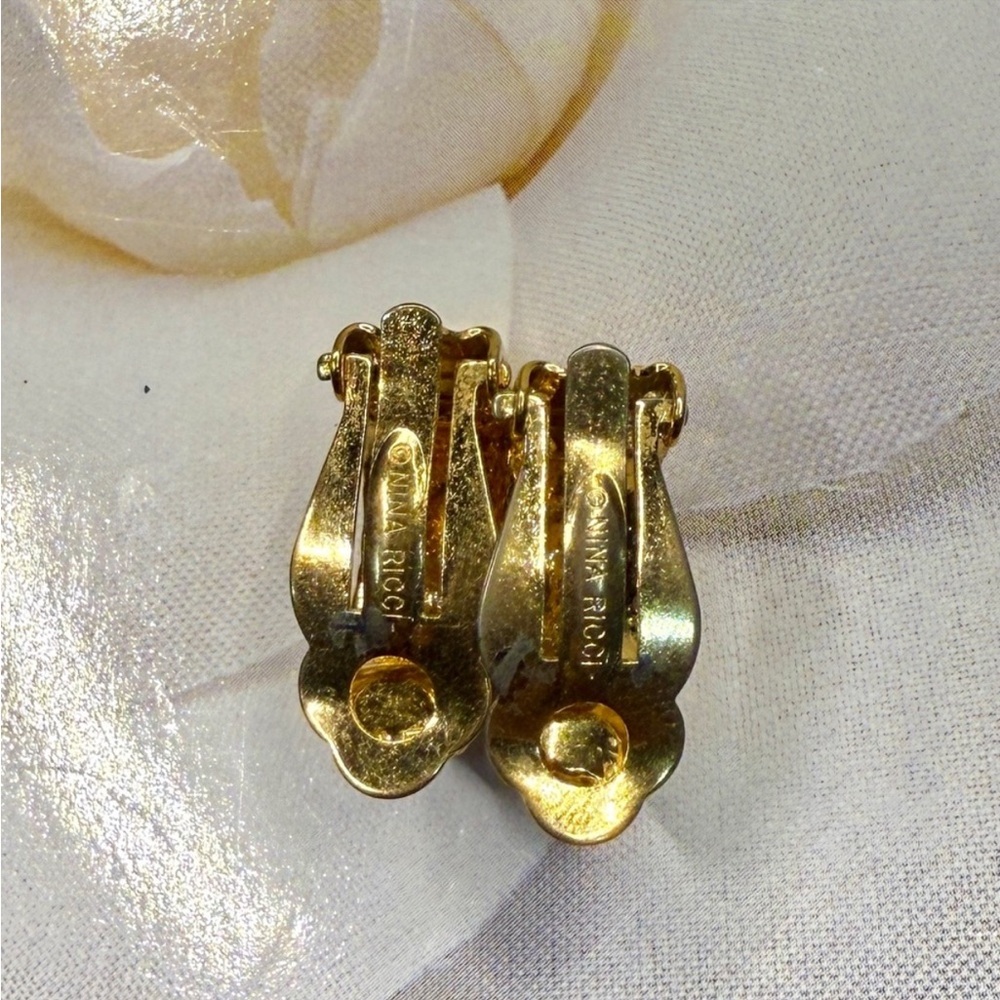 NINA RICCI Gold Clip on Earring - Picture 5 of 8